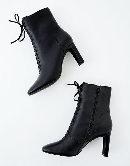 Boots - Lace Up Boot Heel